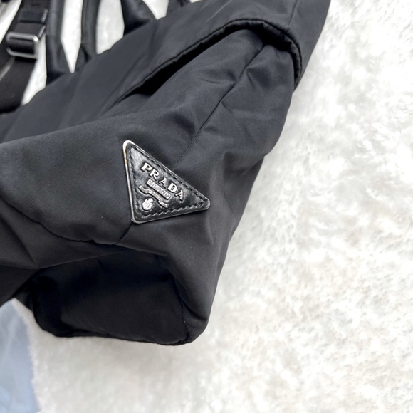 Authentic Reversible Prada bag - Picture 2 of 9